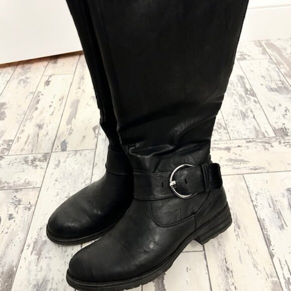 Black Boots with Buckle - Picture 2 of 5